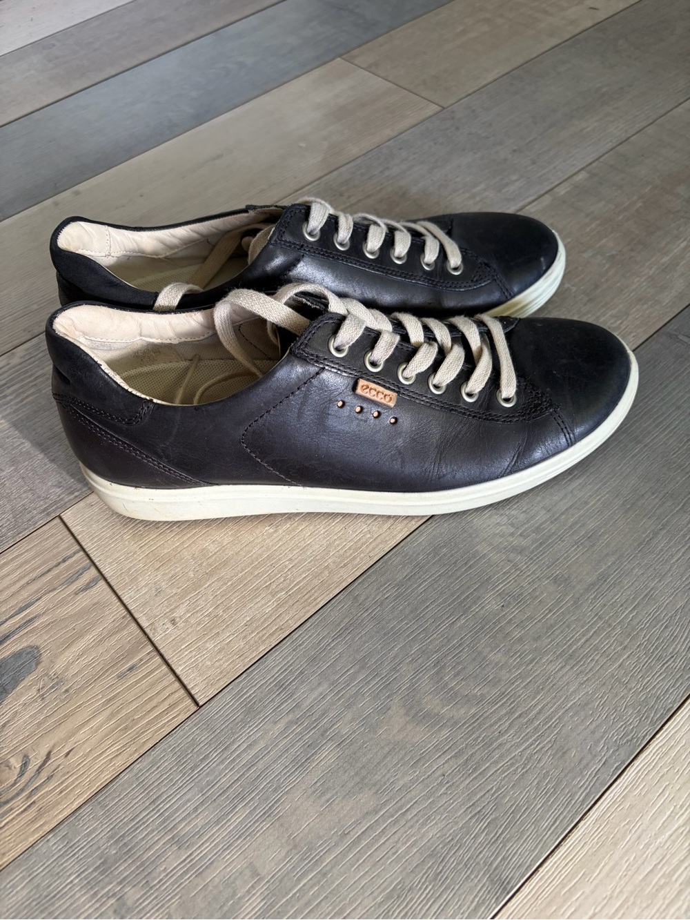 Ecco Women’s Leather Low-Top Sneakers with Cream Laces